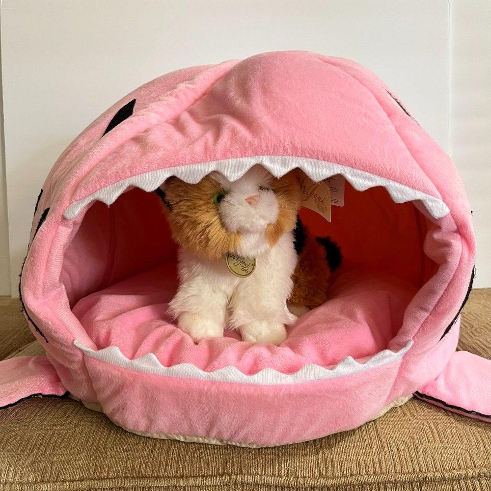 Cat or Dog Shark Bed - Pink